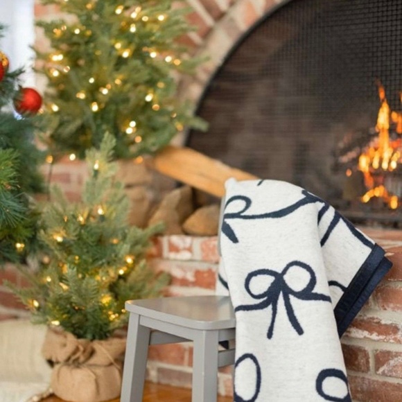 Sara Fitz for ChappyWrap Navy Bows Blanket - Picture 5 of 6